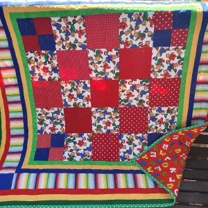Beautiful bright teddies quilt